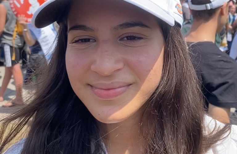 See what pro-life woman did in front of angry pro-choice activists